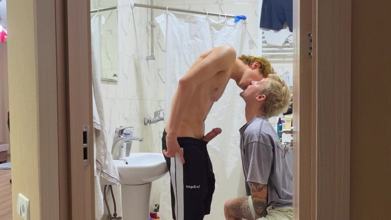 Max Gen: Amigo Lambe Bunda Liso Twink Chupa Pau Grande E Entra