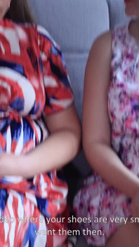 Dva největší modely velikosti nohou porovnání a škádlení