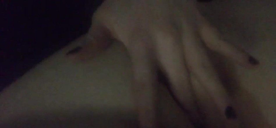 Hunnybrat: Bermain dengan pepek saya yang cantik dicukur