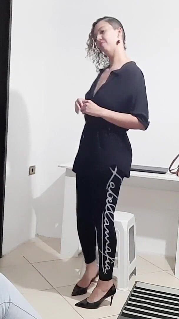 Victor SweetCoupleStories: L'intervista di una ballerina di club termina con il suo...