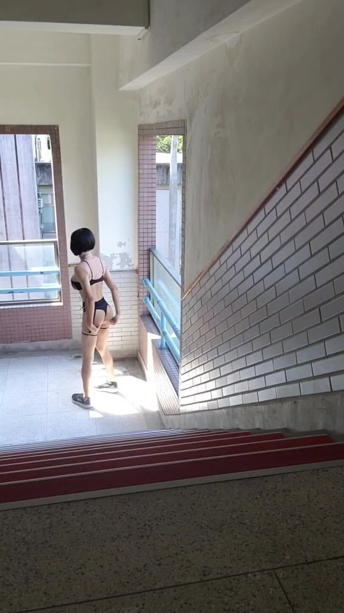 NotAFuta: Người thích khoe hàng cả ngày với Gina thích khoe...