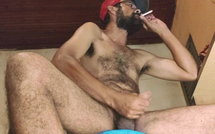 Hairy stink male: Redneck mastürbasyonda sigara içiyor