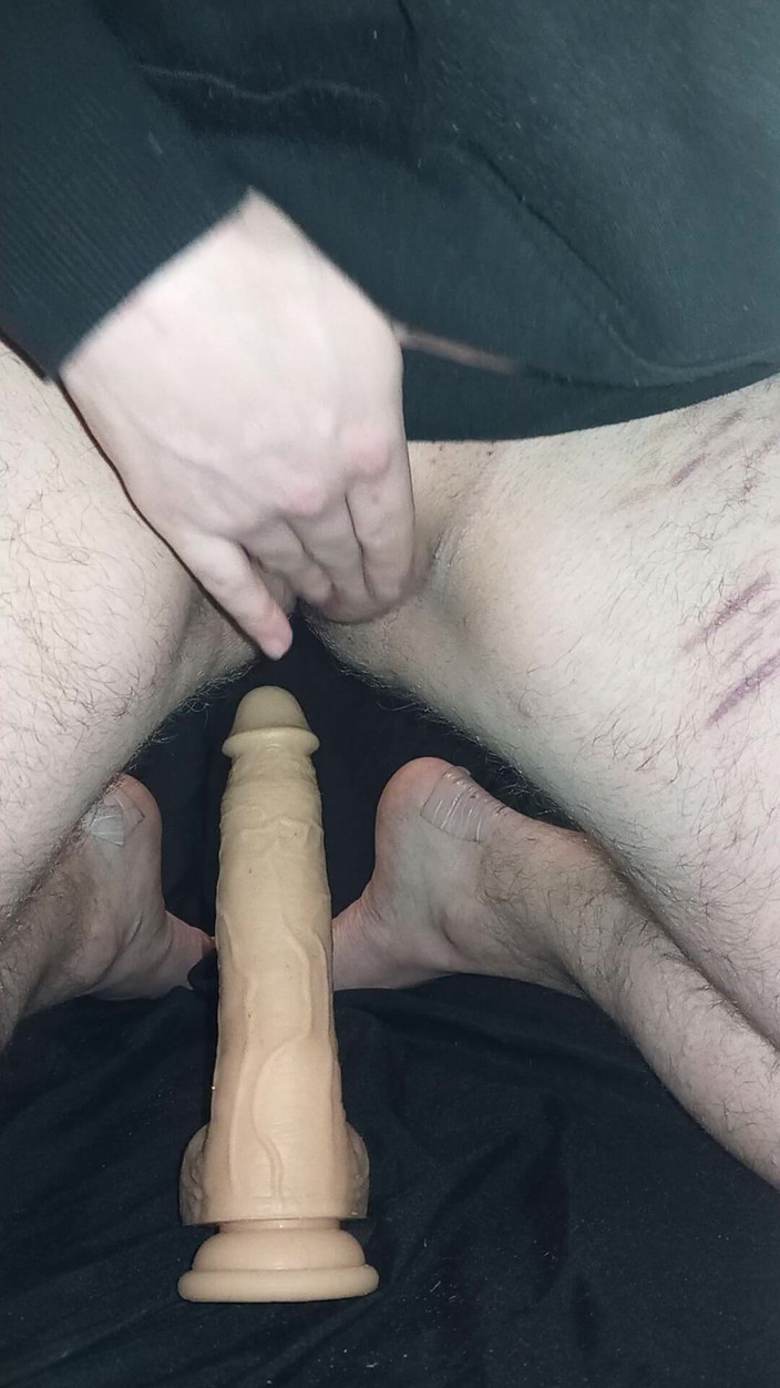 Favtransboy: Virgen primera vez con consolador