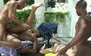 XTime Vod: Schwarz-weiß-sexparty im garten