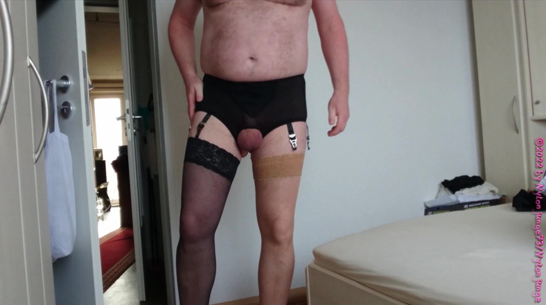 Carmen_Nylonjunge: Welche farbe von nylons für das kleid 1