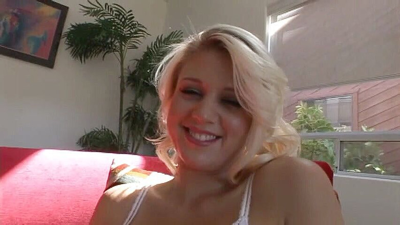 BBC Worship: 黑鸡巴在这个宝贝中建立快乐