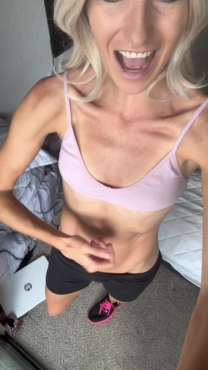 Elaina Button: Bodyswap ファンタジー ロールプレイと筋肉崇拝
