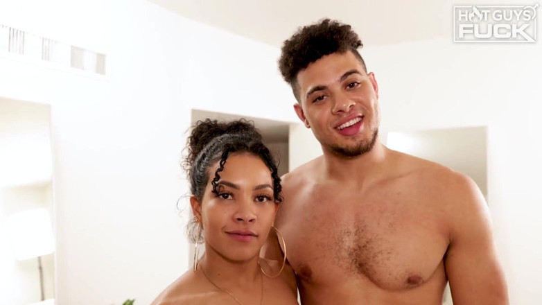 Hot Guys Fuck: Holla! Siyah zenci yarağı üniversiteli sporcu azgın birinci sınıf öğrencisi genç kızla...