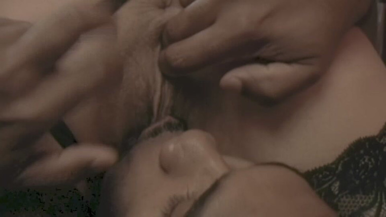 pornitaliangraffiti: La Secretaria Rubia Recibe Una Bronca De La Jefa Negra