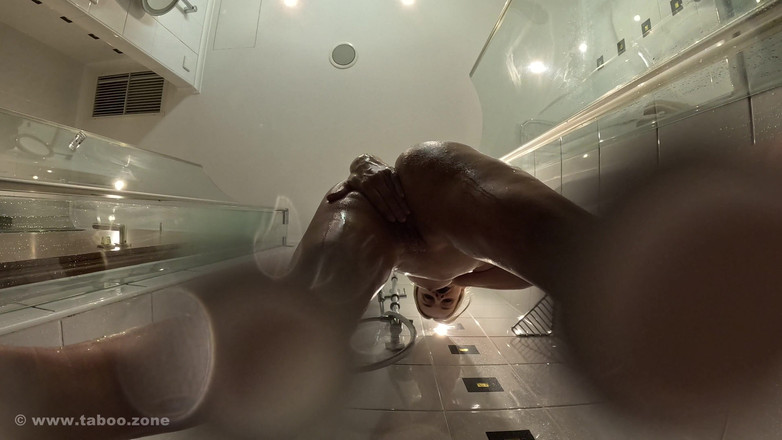 Nude Sportswomen: Pojďte se mnou osprchovat