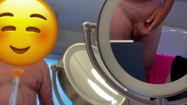 Truridge: Pre-ducha y paja en la ducha con semen