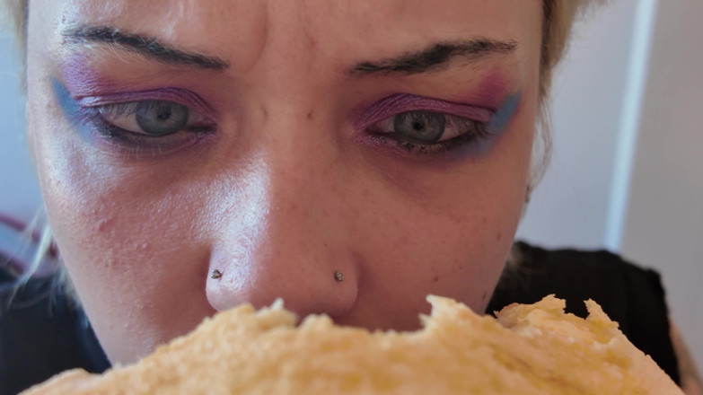 Glitterqueen1999: 4K - pentectomia gigante - piccolo uomo nel mio cibo