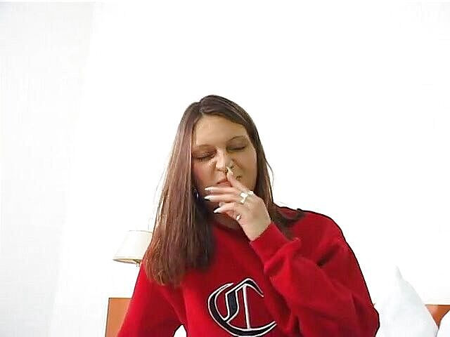 Lucky Cooch: 캐스팅에서 섹시한 몸매를 보여주는 작은 젖탱이 갈색 머리