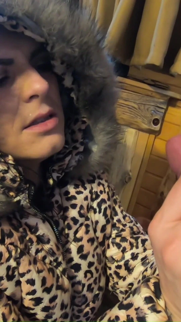 MilfyCalla: MILF mega Milfycalla dapat pancutan mani pada Puffy Jacket!