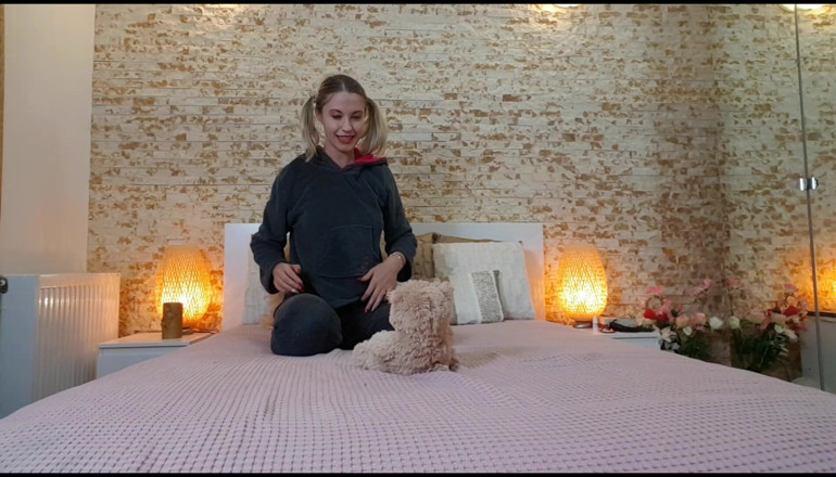 Erotic Tanya: Ma demi-sœur se fait péter devant la caméra