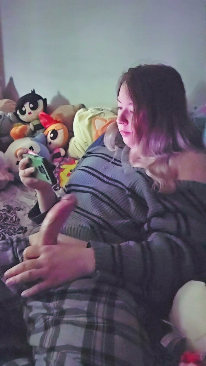 Real Gril: Trans Girl Masturbating to Porn