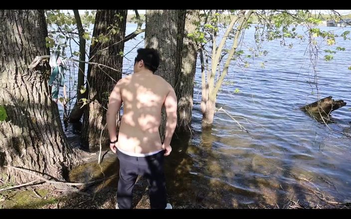 barenakedboy: Divertirse junto al lago