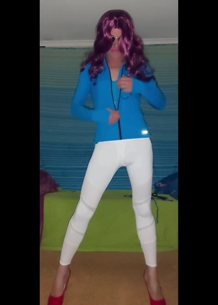 Lizzaali: My sexy new white tights and blue top