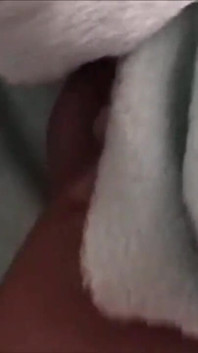 Meu cunhado começou a tocar meus peitos e eu filmei