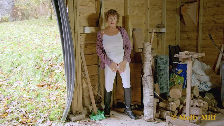Molly MILF: ホットで成熟したモリー・ミルフ、タイトでセクシーなジョッパーズ姿