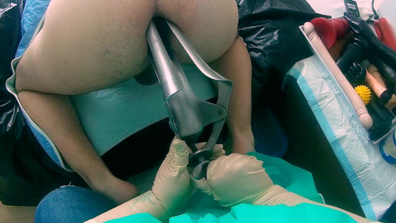 Marcus Pollack: Kadın egemenliği doktor dev bir spekulum ile erkek götünü açıyor