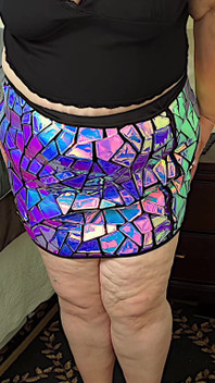 Calda bbw mostra il suo culo grasso e le belle gambe in minigonna primo piano - il suo culo grosso è pronto per essere scopato e ricevere un sacco di sperma