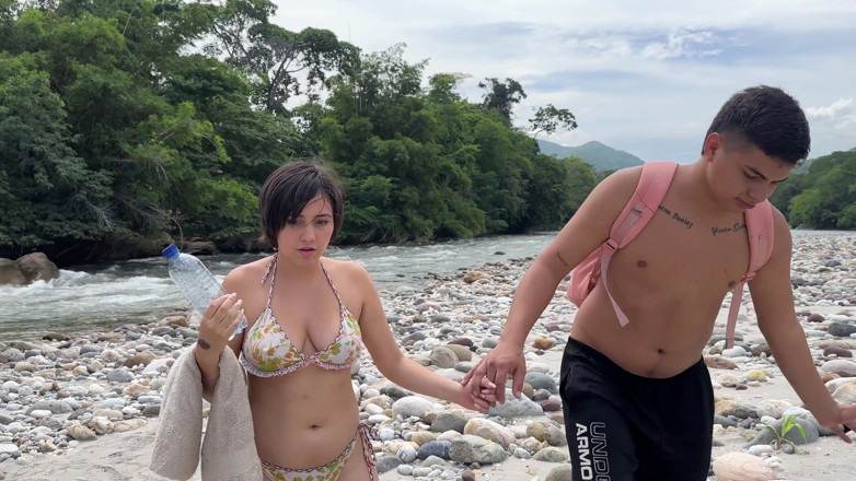 ManuelaAlvarez: Aku ngentot pacarku di luar ruangan setelah kami terdampar di...