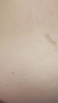 2 büyük dildoyla duş eğlencesi pürüzsüz deliğimi sikiyor