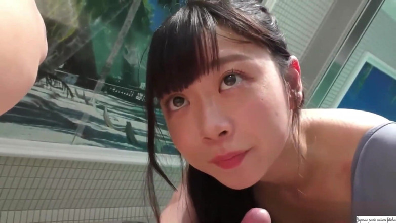 Asian happy ending: Una escapada junto a la piscina