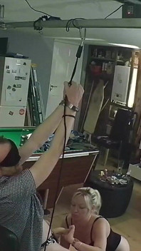 Pompino di castità stuzzica (strap-on poV)