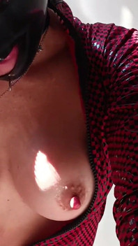 Boquete e garganta fodendo com meus peitos bonitos, close-up view Meu rosto mostra todo o meu prazer enquanto é fodida