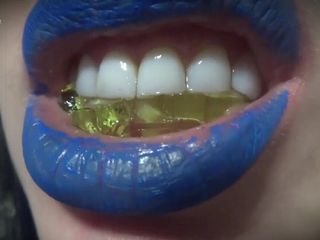 Goddess Misha Goldy: Cuplikan video #lipstickfetish dan #vorefetish baruku: 5 kolator untuk bibirku &amp; gummy bears vore