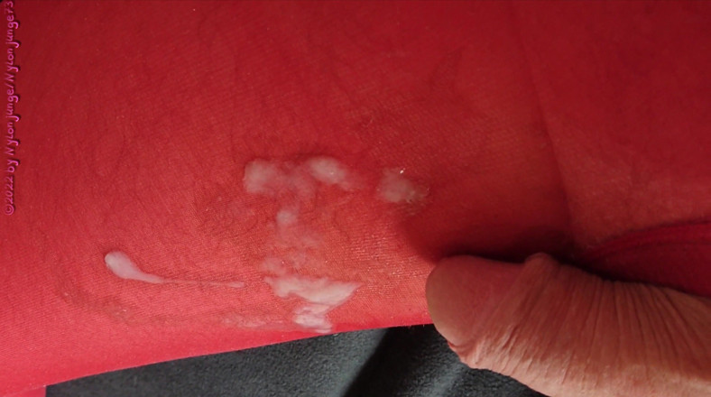 Carmen_Nylonjunge: Nylonjunge houdt van de rode panty 3 ** Sperma **