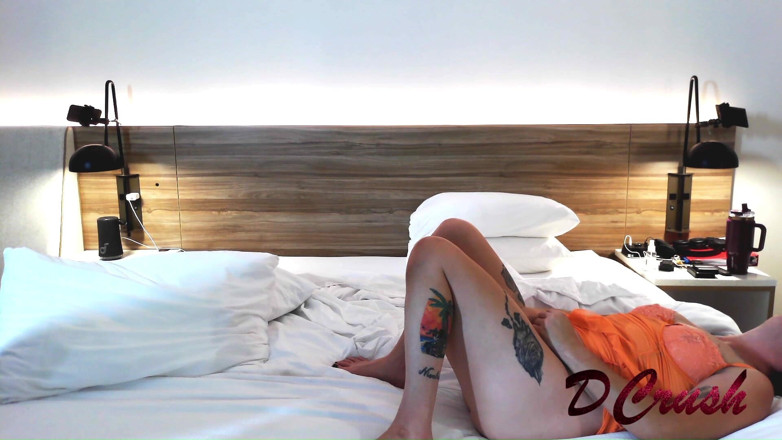 Dcrush: Nena puertorriqueña sexy de tamaño divertido se "enamora"