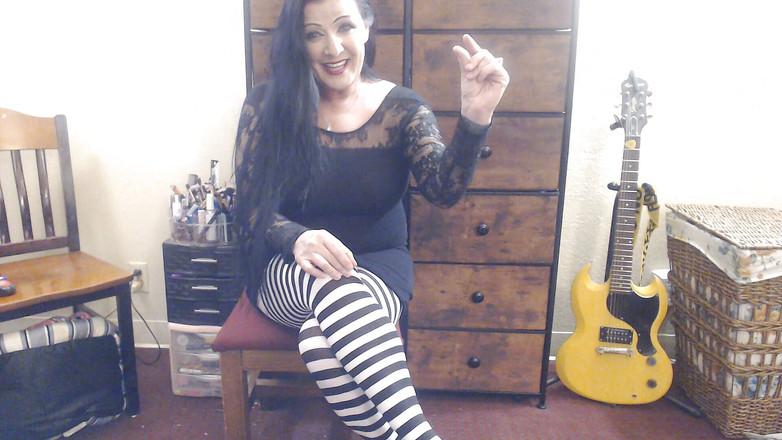 Abby Anna: あなたの小さなペニスは今や有名です