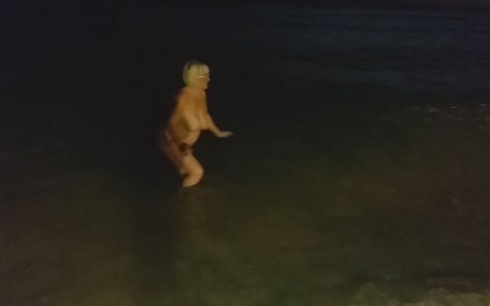 PureVicky66: Naked Granny at Water Games at the Lake