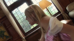 Very hot hardcore: Lelaki tua miang menggerudi pepek pembantu rumah blonde MILF