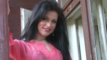 Leon Lambert Girls Twerk Parties CFNM: Sexy babe loves posing for the camera outdoors