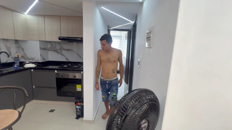 Hilary palvin: Я ловлю свою маленьку зведену сестру за мастурбацією за переглядом порно і трахаю її життя