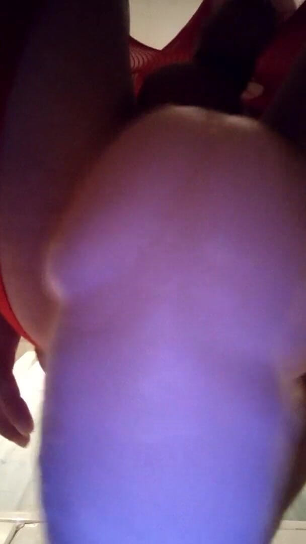 Ratapcxsumi: Submissive anal vibrator