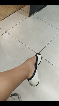 Flat Dangling When I Was at Hairdresser