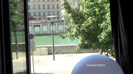 Crunch Boy: Francouzská dvojčata ošukaná v jockstrap svalnatým tátou