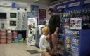 Gaybareback: Webcam, baisée par le vendeur de téléphone dans un magasin...