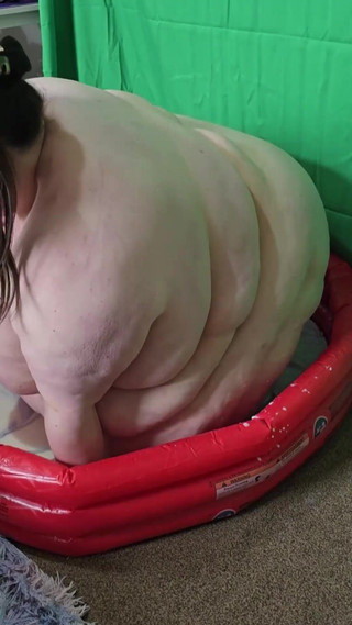 SSBBWLadyBrads: Nữ thần ssbbw khổng lồ tự đổ sữa vào mình pt 1