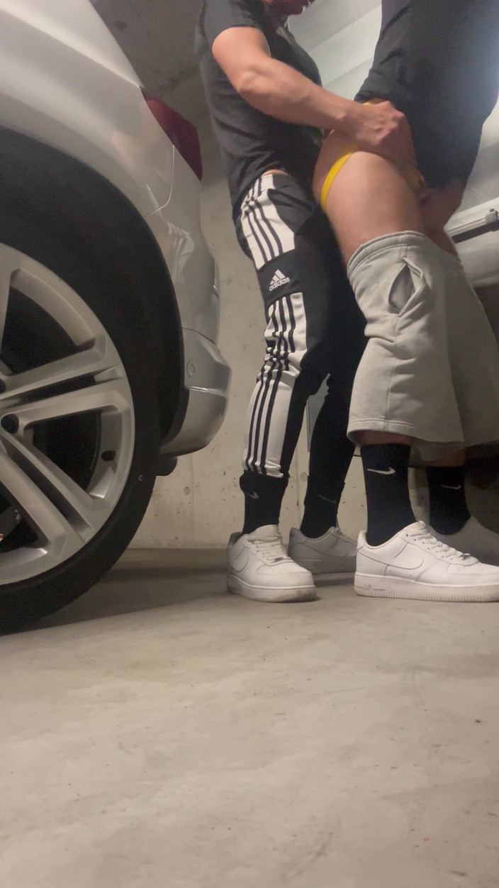 Black white studio: Parkering