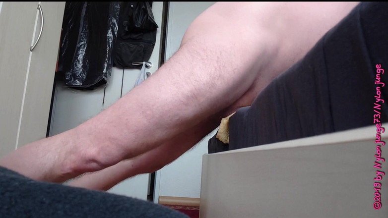 Carmen_Nylonjunge: Vieni a scopare al materasso