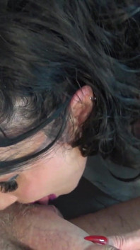Nicole Dupapillon , los labios más largos del Reino Unido - solo le encanta chupar la polla