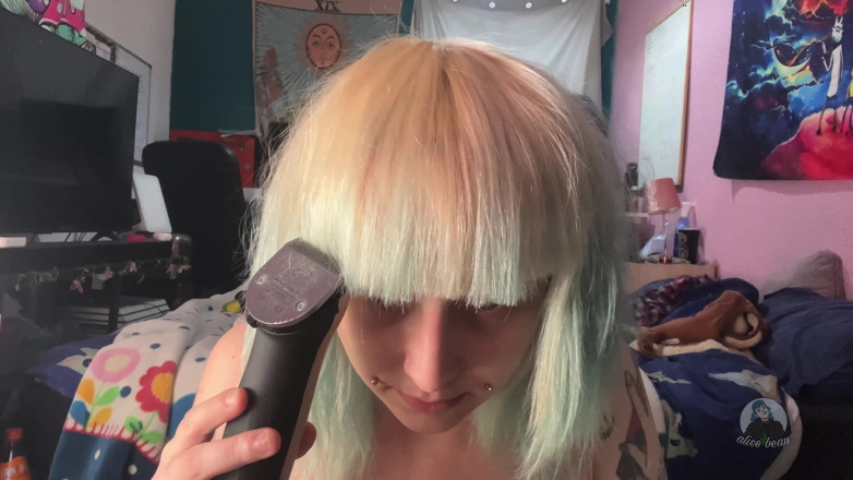 Alice Bean: Pratica del taglio dei capelli