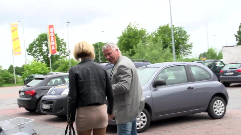 Deutschland porn: Velho pau em loira peituda