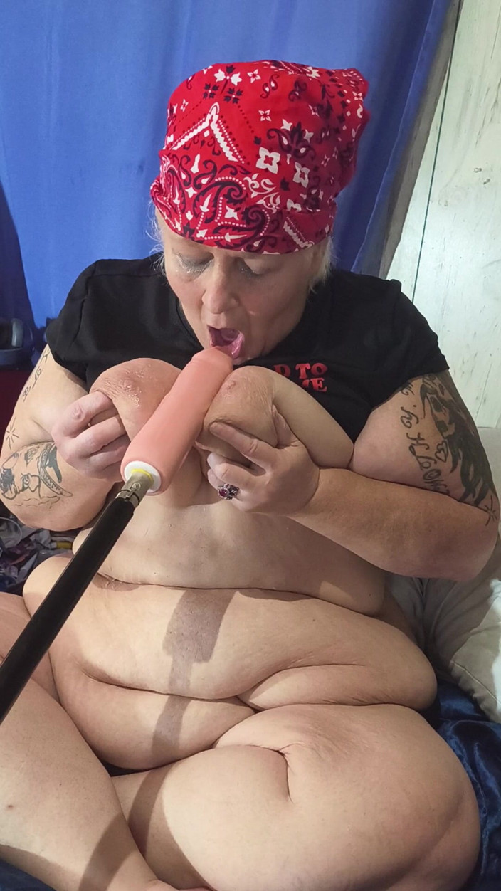HerculesnVENUS: Ela é uma máquina de foder os peitos e ela é boquete...